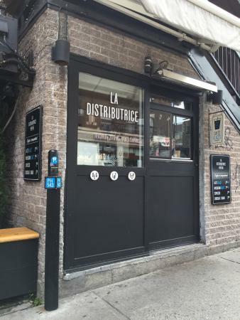 La Distributrice Bar a Cafe